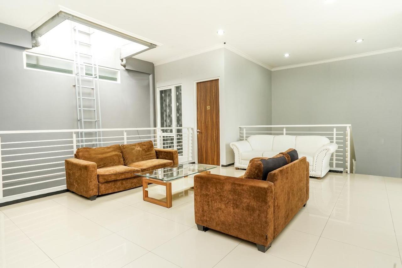 Hotel Reddoorz Near Surabaya Zoo Exterior foto