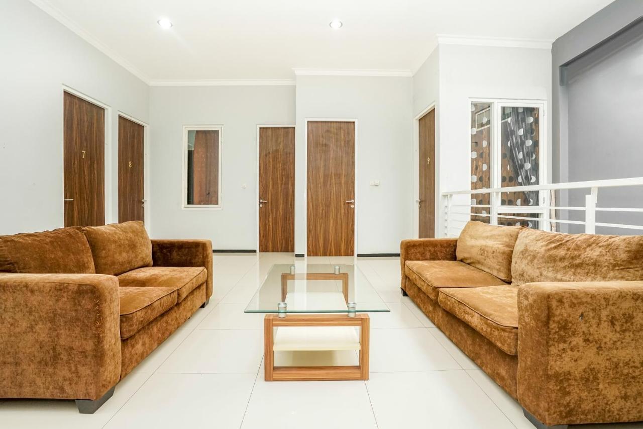 Hotel Reddoorz Near Surabaya Zoo Exterior foto