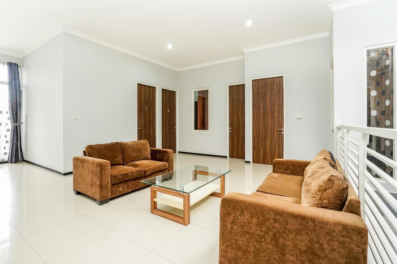 Hotel Reddoorz Near Surabaya Zoo Exterior foto